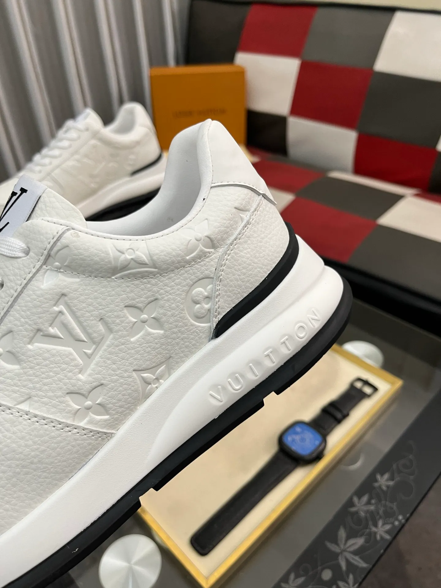 Men's men's shoes💰458⌚️⌚️ Loui* Vuitto* - Louis ** donkey's new color men's trainer sneakers, this LV Trainer sneaker is made of calfskin and breathable mesh, showing pure colors, the #54 logo on the back traces the brand's birth in 1854, the designer's handwritten brand logo embellishes one side, virgil Designed by abloh himself, it is a very commemorative sneaker. The new lv Louis Vuitton loui* vuitto* trainer sneaker low casual sports culture versatile basketball sneaker. Size: 38-443️⃣Colors available